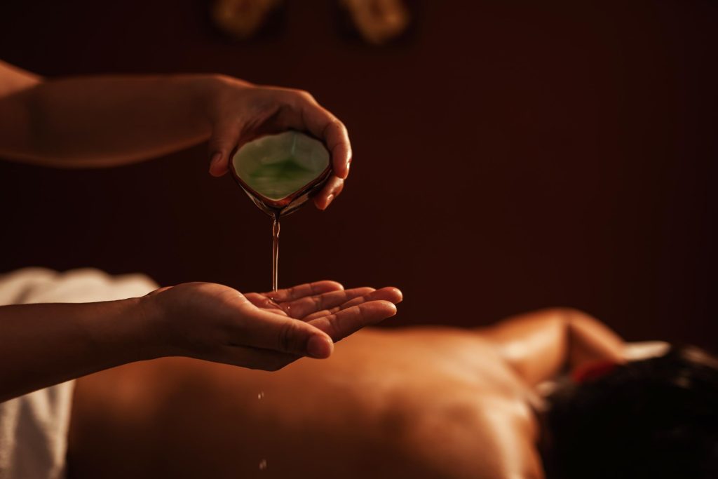 Oil massage in Gulshan 2 spa therapy room